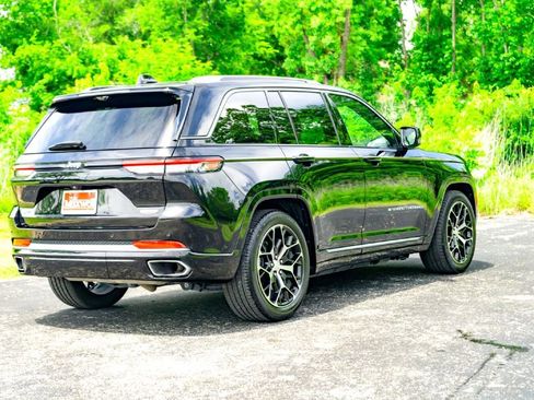 Used 2023 Jeep Grand Cherokee Summit AWD/4WD image 7