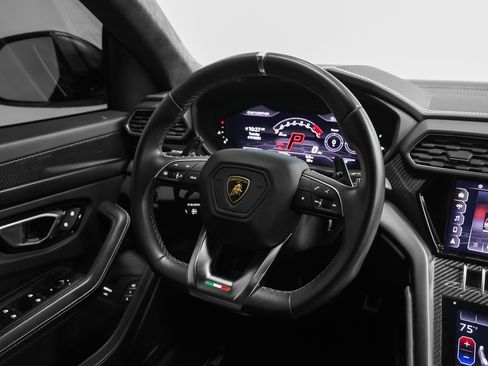 Used 2022 Lamborghini Urus AWD/4WD image 47