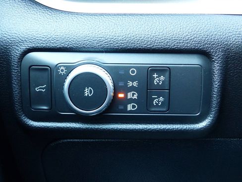 Used 2021 Ford Explorer XLT w/ Equipment Group 202A image 23