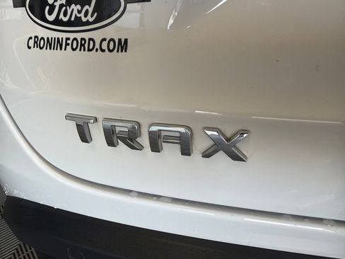 Used 2024 Chevrolet Trax LS w/ LS Convenience Package FWD image 7