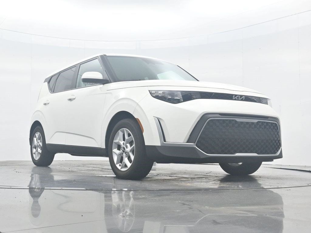 Used 2023 Kia Soul LX w/ Option Group 015 FWD image 27