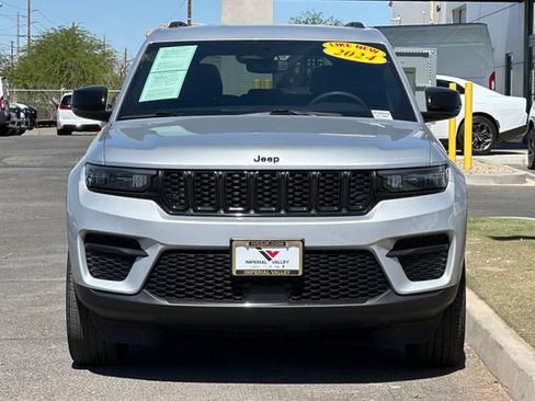 Certified 2024 Jeep Grand Cherokee Altitude AWD/4WD image 9