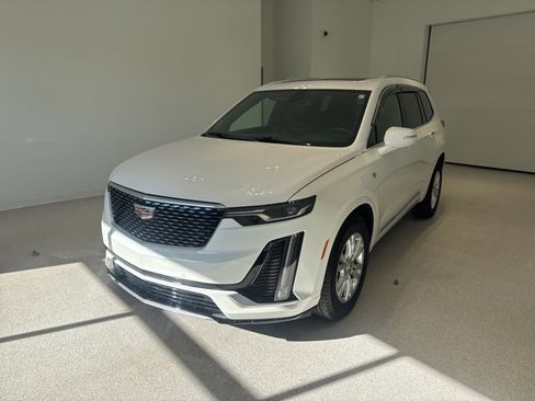 Used 2025 Cadillac XT6 Luxury image 3