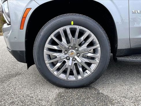 New 2026 Chevrolet Suburban Premier image 7