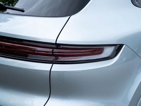 Certified 2024 Porsche Cayenne AWD/4WD image 14