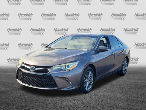 Used 2015 Toyota Camry SE image 4