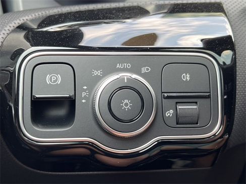 Certified 2025 Mercedes-Benz CLA 250 4MATIC image 17