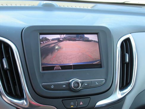 Used 2022 Chevrolet Equinox LS image 24
