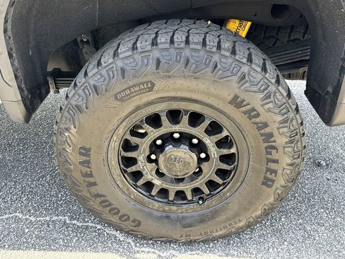 Used 2024 GMC Sierra 2500 AT4X w/ AT4X AEV Edition image 19