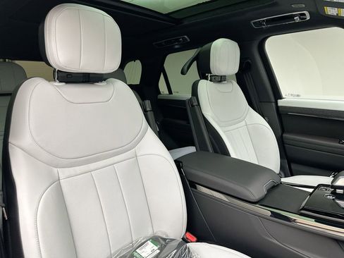 New 2026 Land Rover Range Rover Sport Dynamic SE image 14