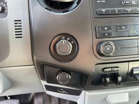 Used 2016 Ford F550 4x4 Regular Cab Super Duty image 23