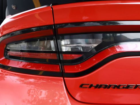 Used 2017 Dodge Charger R/T Scat Pack w/ Beats Audio Group RWD image 29