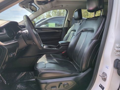 Used 2023 Jeep Grand Cherokee Limited image 17