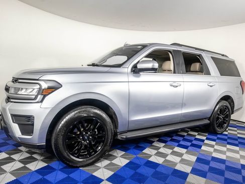 Used 2024 Ford Expedition Max XLT RWD image 2
