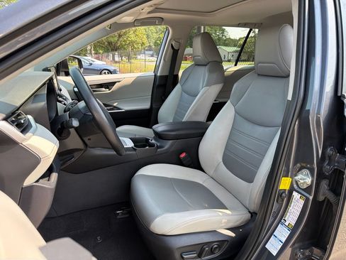 Used 2020 Toyota RAV4 XLE Premium AWD/4WD image 18