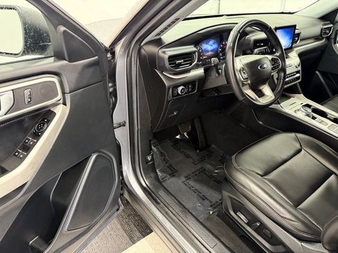 Used 2022 Ford Explorer XLT w/ Equipment Group 202A image 34