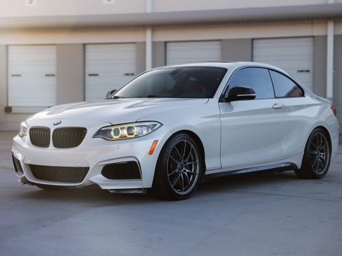 Used 2015 BMW M235i Coupe image 4
