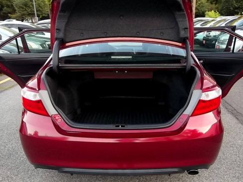 Used 2017 Toyota Camry SE w/ Moonroof Package FWD image 27