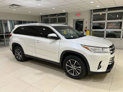 Used 2019 Toyota Highlander XLE w/ Carpet Mat Package (TMS)