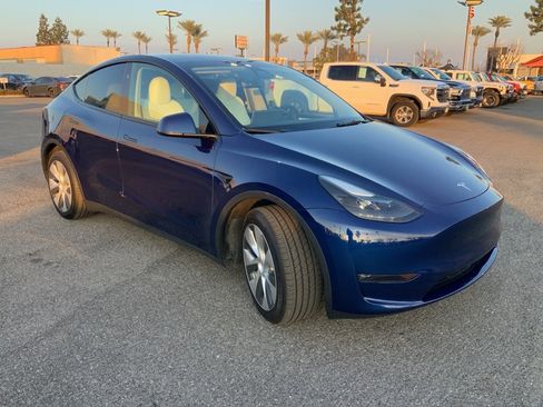 Used 2024 Tesla Model Y Long Range image 3