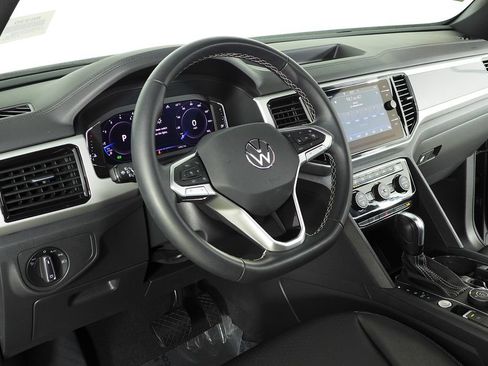 Certified 2023 Volkswagen Atlas Cross Sport SEL AWD/4WD image 30