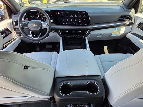 New 2025 Chevrolet Suburban Premier image 8