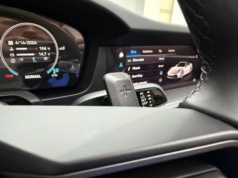 Used 2025 Porsche 911 Carrera image 18