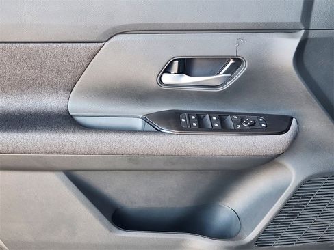 New 2025 Nissan Kicks SV w/ SV Premium Package image 17