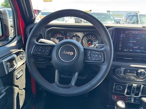 Used 2024 Jeep Wrangler Unlimited Rubicon AWD/4WD image 12