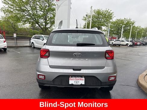 Used 2023 Hyundai Venue SEL w/ Cargo Package FWD image 6