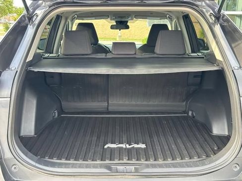 Used 2024 Toyota RAV4 LE AWD/4WD image 5
