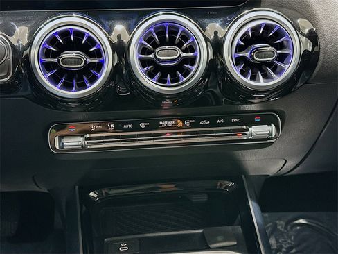 Used 2024 Mercedes-Benz GLA 250 4MATIC image 15