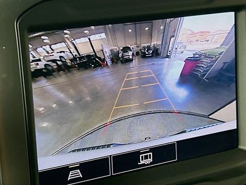 Used 2022 Chevrolet Silverado 1500 LT w/ Leather Package image 15