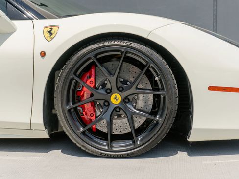 Used 2018 Ferrari 488 GTB RWD image 37