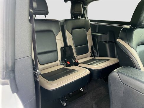 Used 2024 Ford Bronco Wildtrak image 27