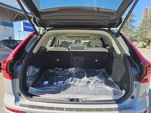 New 2026 Volvo XC60 T8 Ultra w/ Protection Package Premier AWD/4WD image 15
