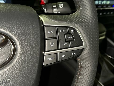 Used 2025 Toyota Sienna Platinum image 26