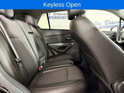 Used 2022 Chevrolet Trax LT w/ LT Convenience Package AWD/4WD image 19