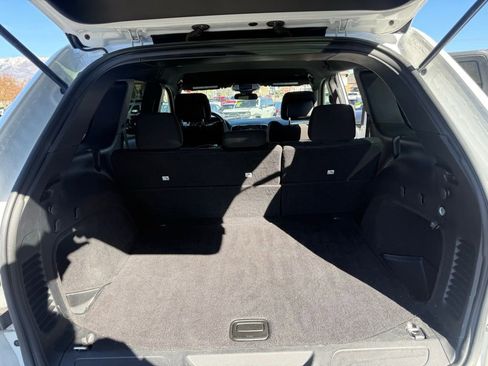 Used 2021 Jeep Grand Cherokee Laredo AWD/4WD image 14