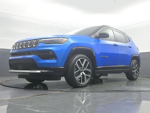 Used 2025 Jeep Compass Limited w/ Elite Group AWD/4WD image 44