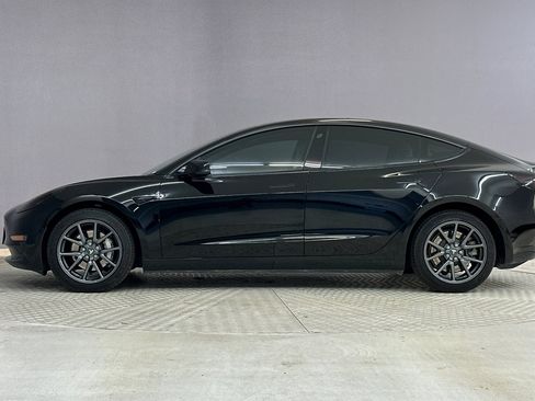 Used 2019 Tesla Model 3 Standard Range Plus image 2