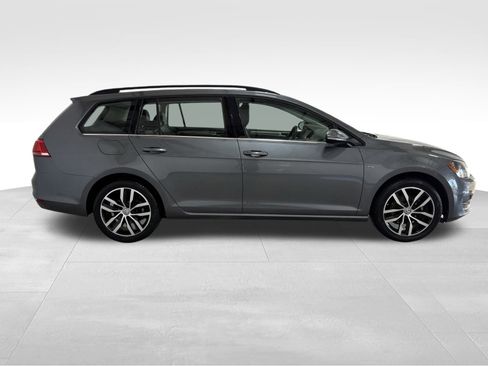 Used 2016 Volkswagen Golf Limited Edition image 4