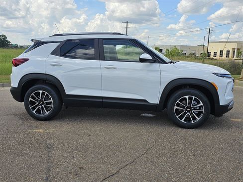 New 2026 Chevrolet TrailBlazer LT w/ Convenience Package image 3