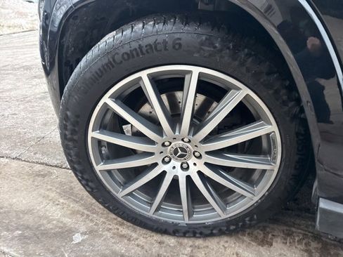 Used 2024 Mercedes-Benz GLS 580 4MATIC image 11