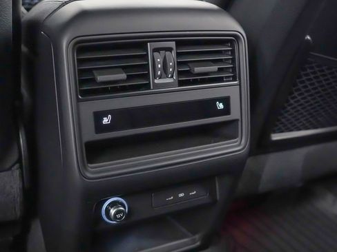 Certified 2025 Porsche Cayenne image 20