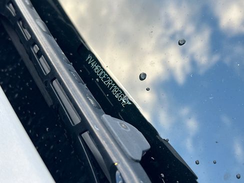 Certified 2024 Volvo XC90 T8 Plus w/ Protection Package Premier image 3