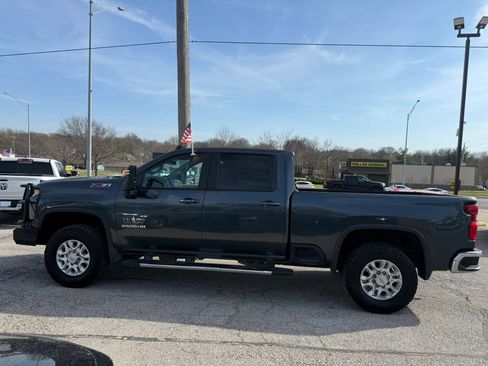 Used 2020 Chevrolet Silverado 2500 LT w/ Texas Edition image 7