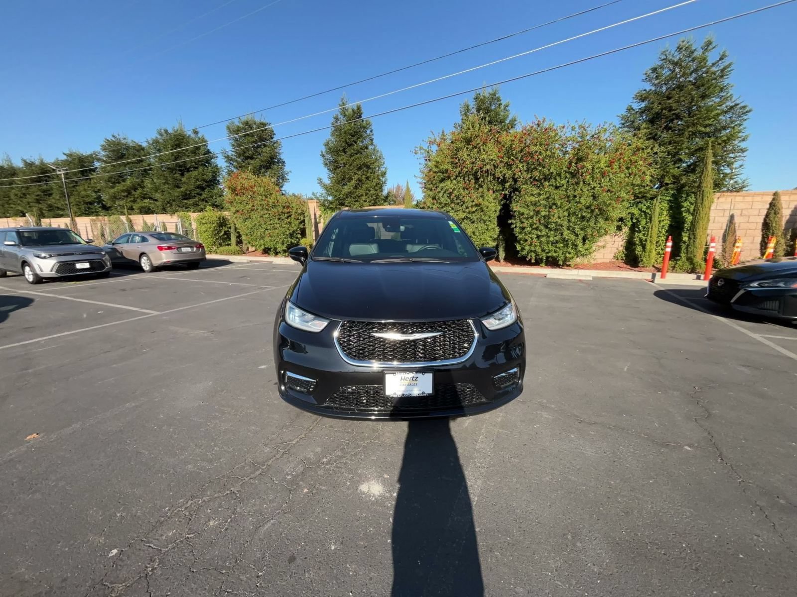 Used 2025 Chrysler Pacifica Select FWD image 4