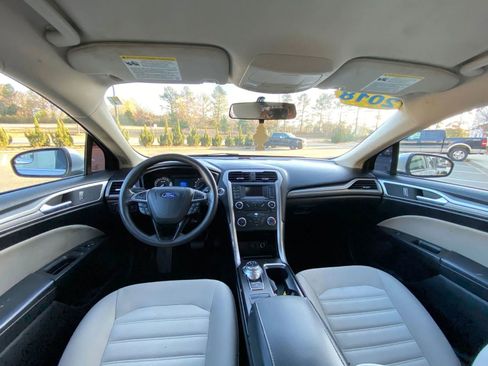 Used 2018 Ford Fusion S image 9