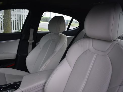 Used 2025 Genesis G70 2.5T AWD/4WD image 10